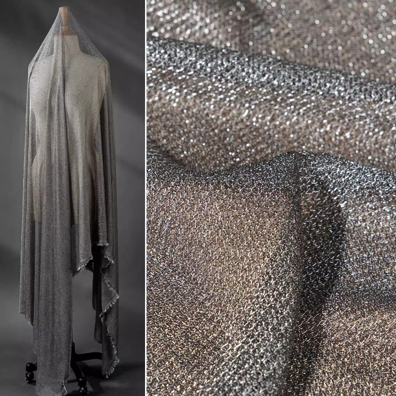 Lichtgrijze metallic draadstof - Crystal Mesh Fabric recensie en prijs